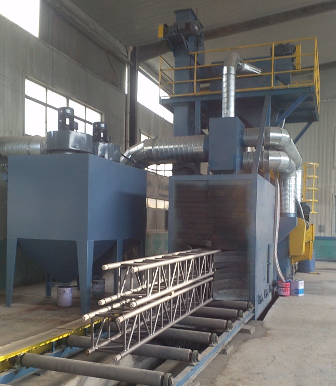 鋼結(jié)構(gòu)拋丸機(jī)圖三 鋼結(jié)構(gòu)拋丸機(jī)圖三